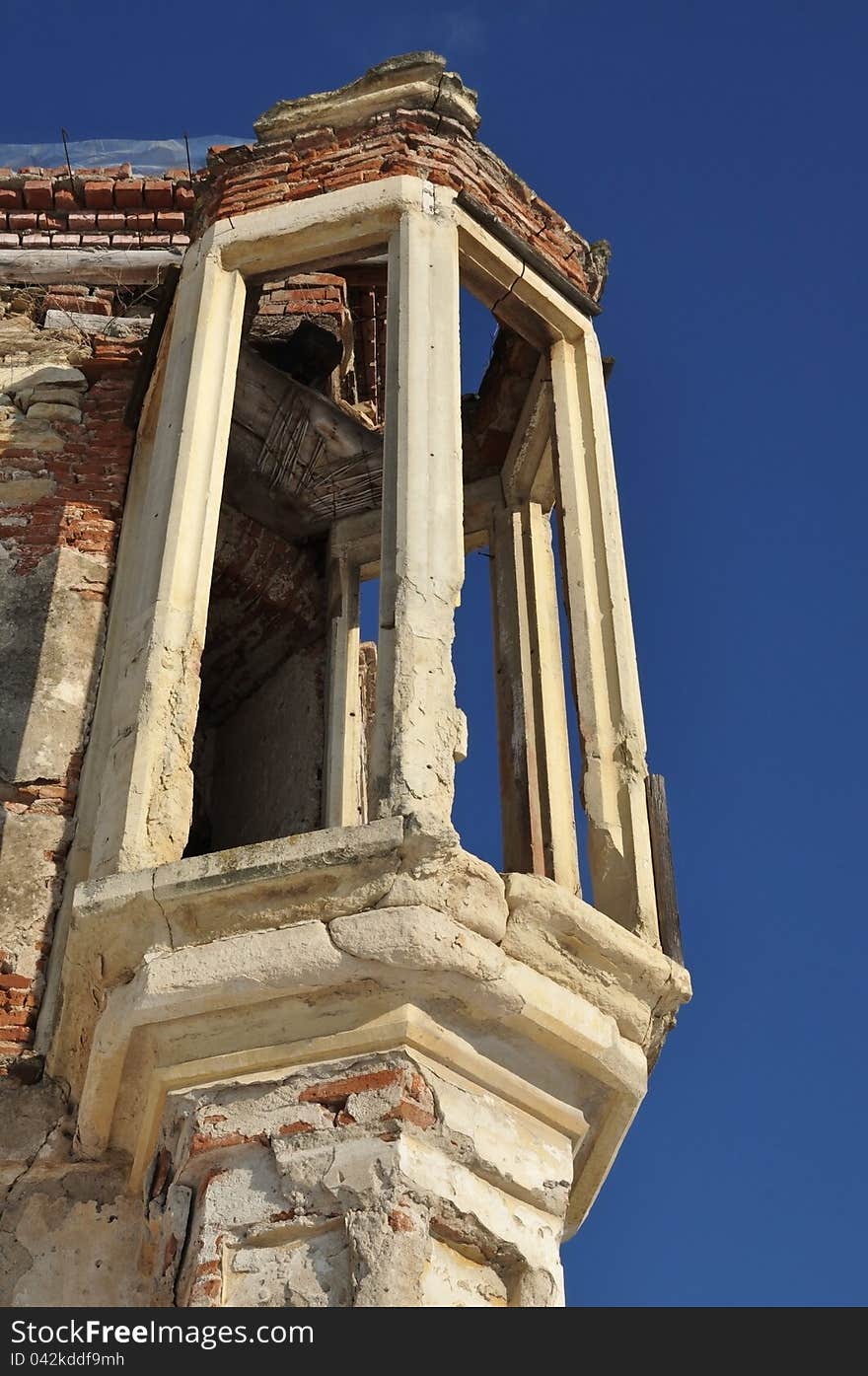 The ruins of Banffy Castle in Bontida, Romania