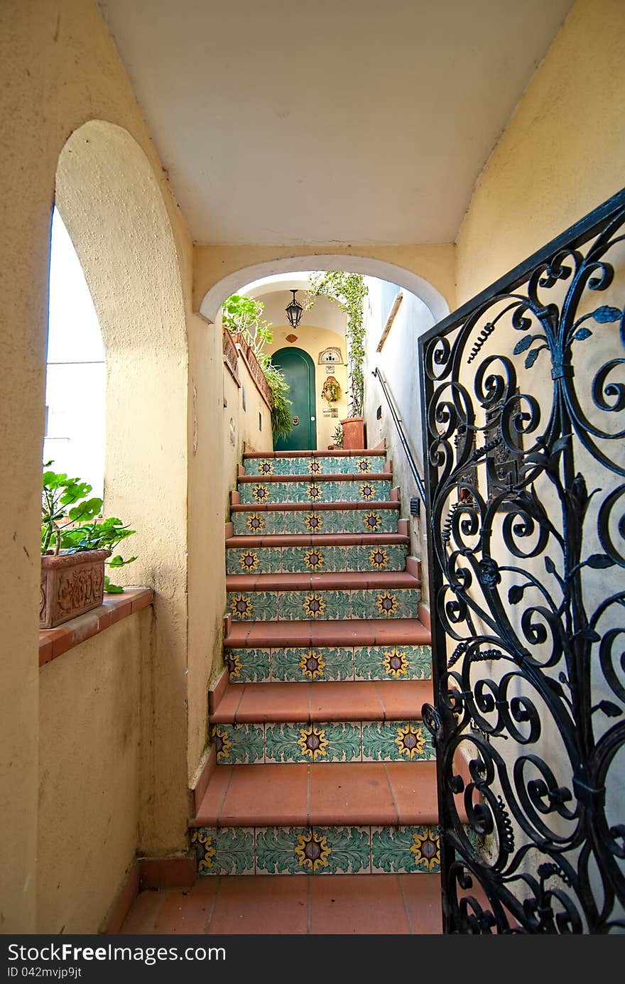 ITALY, CAPRI, OLD TOWNHOUSE ENTRANCE.