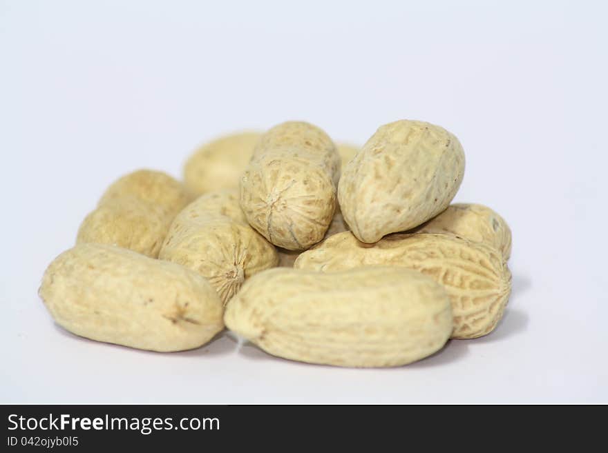 Dried and shelled peanuts