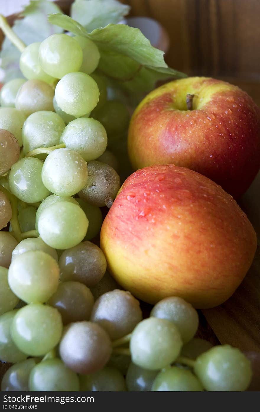 Grapes and apples put in wooden tray. Grapes and apples put in wooden tray