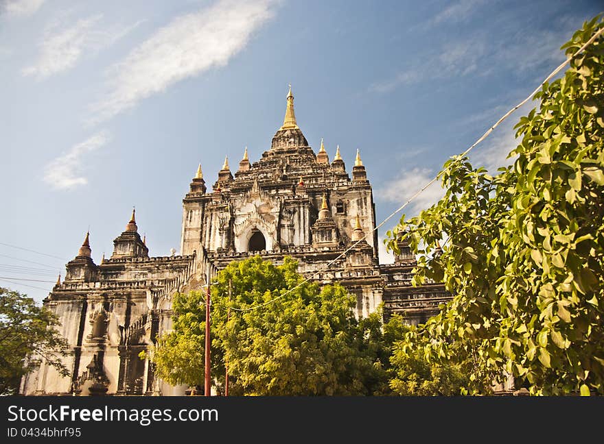 Thatbyinnyu Temple was built by King Alaungsithu (1113-1163). Thatbyinnyu Temple was built by King Alaungsithu (1113-1163)