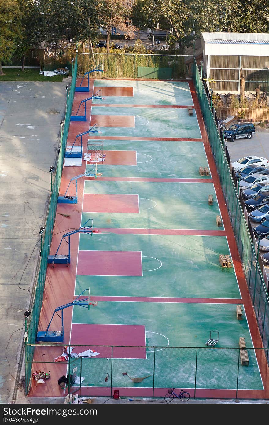 Aerial view of a outdoor basketball court