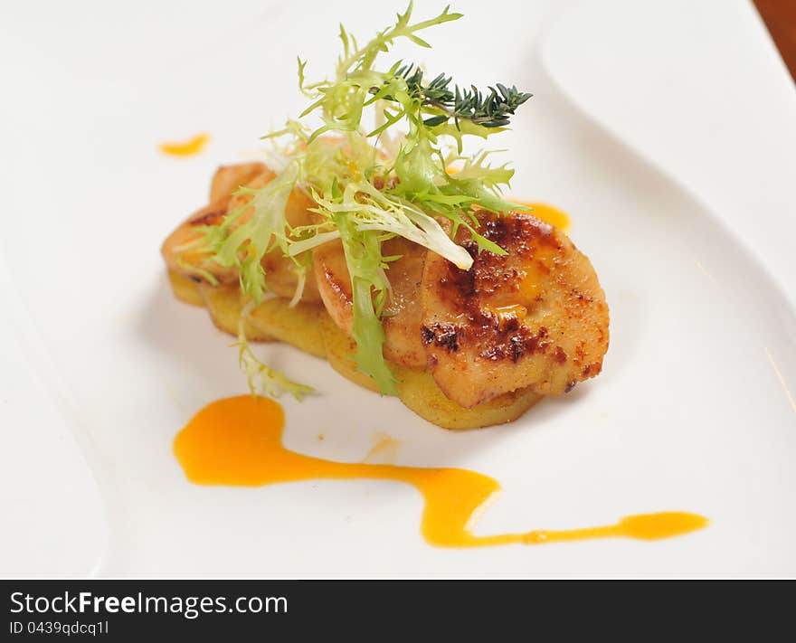 Fried scallops and lettuce In the white plate