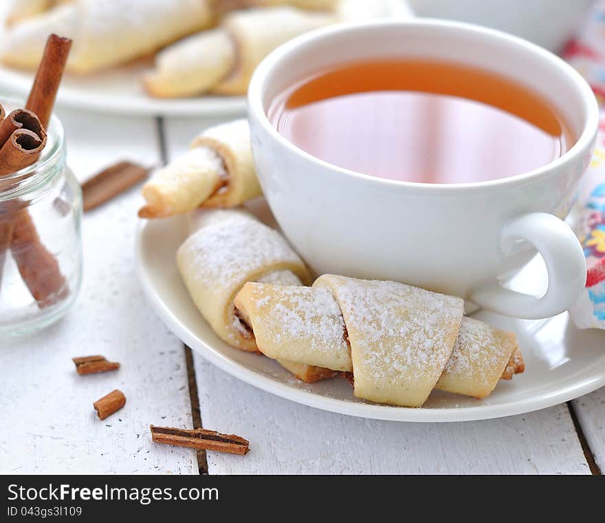 Bagels with cinnamon and a cup of tea