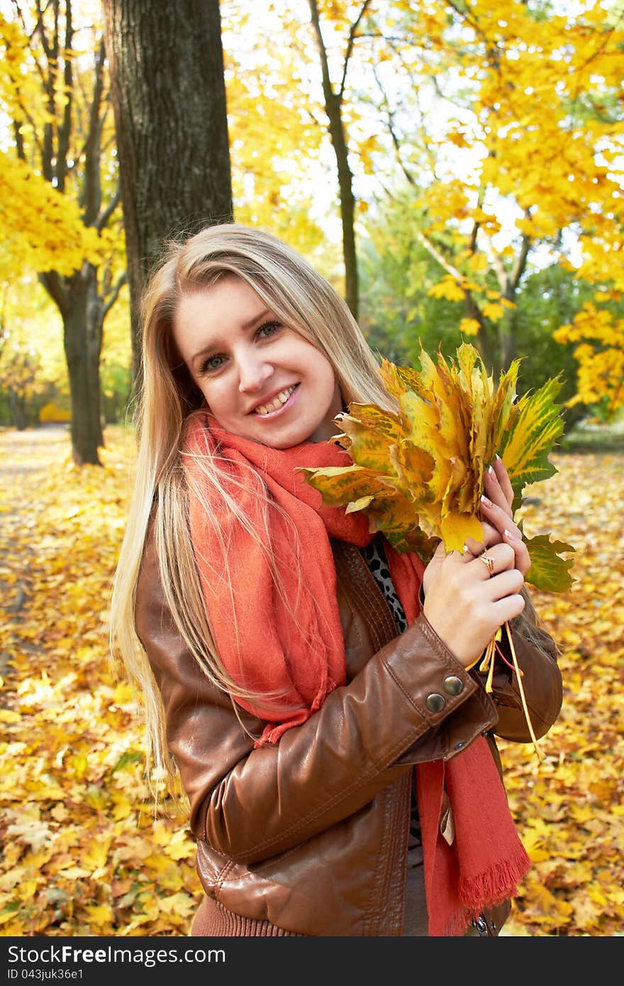 Young pretty woman at the autumn park.