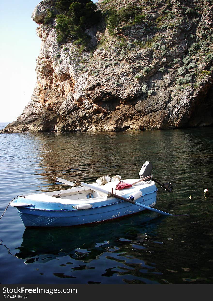 A boat in a cove