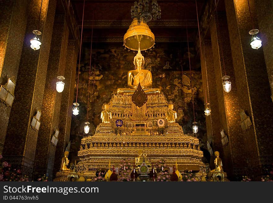 Golden buddha statue at wat pho Thailand