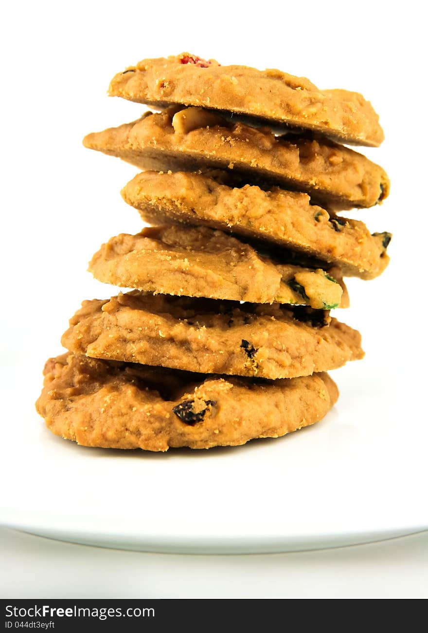 Cookies arranged in a layer on the dish.