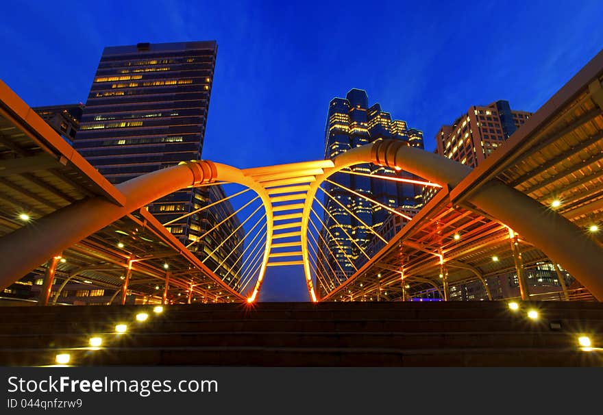 Bridge in the evening to light a spark is in the center. Bridge in the evening to light a spark is in the center.