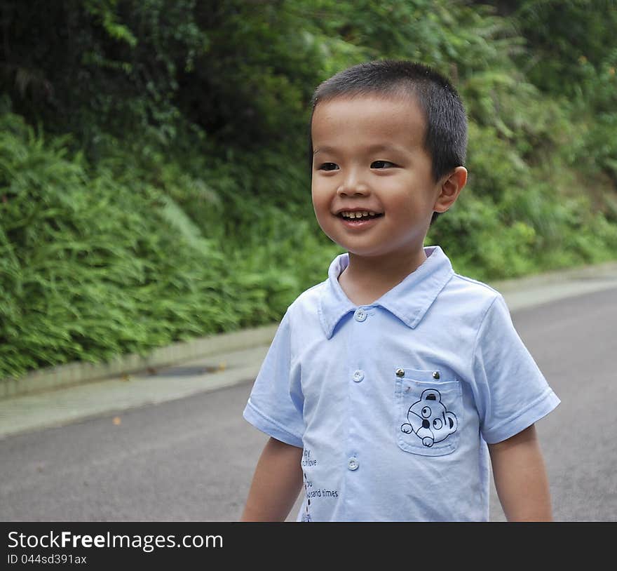 Children play in the park. Chinese.