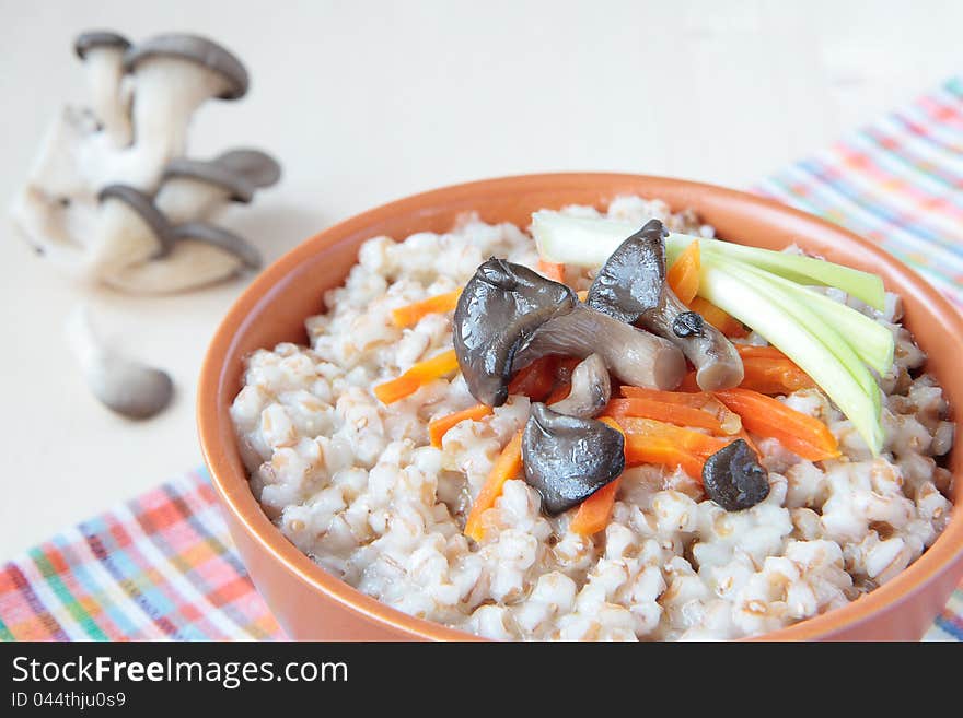 Barley porridge with oyster mushrooms, carrots