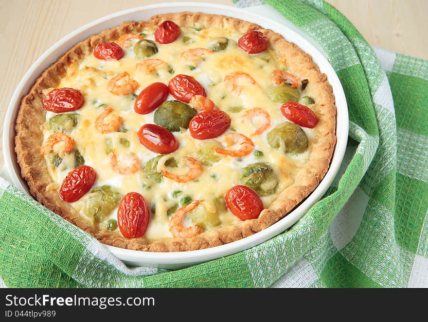 Pie with brussels sprouts, shrimp and tomatoes