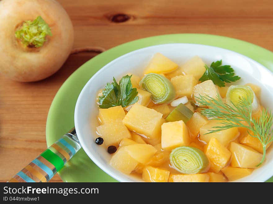 Soup of leeks and turnips with garlic