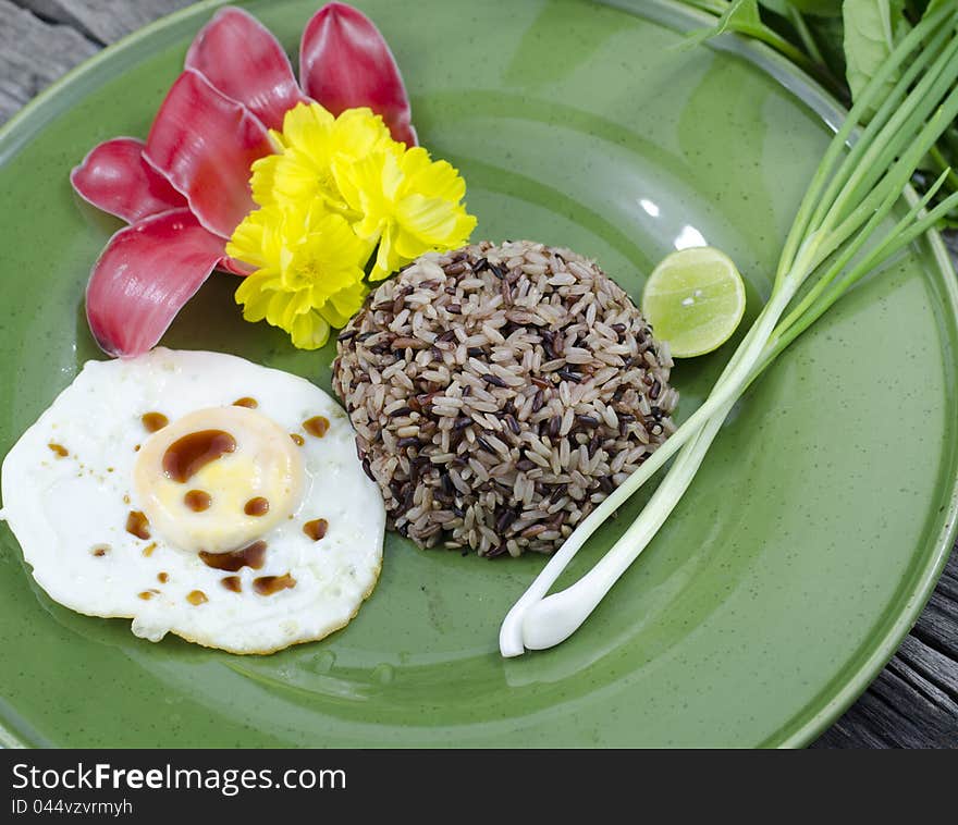 Organic jasmine rice whit fried egg.