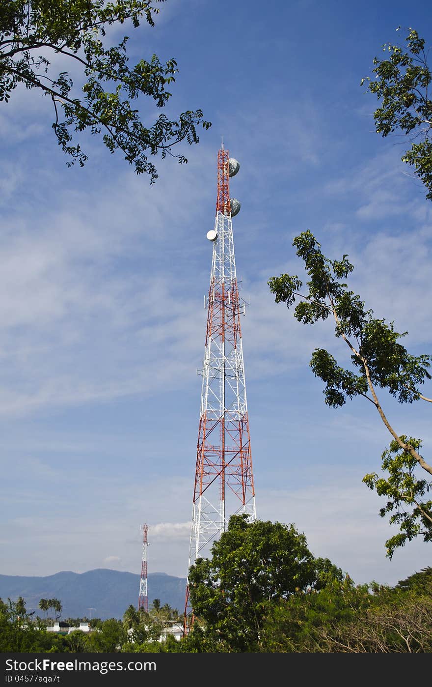 Antenna signal transmission device