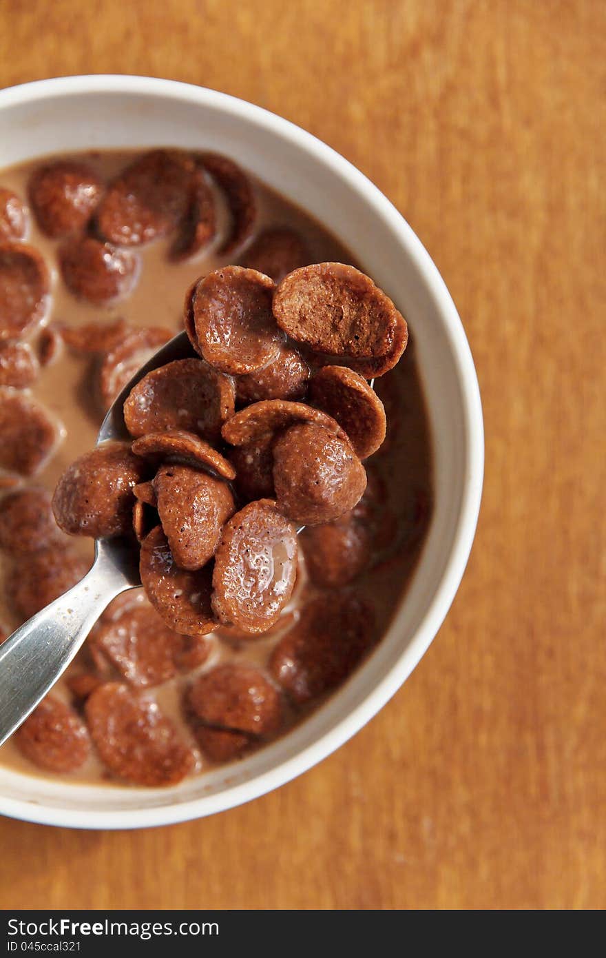 Chocolate cereal flakes