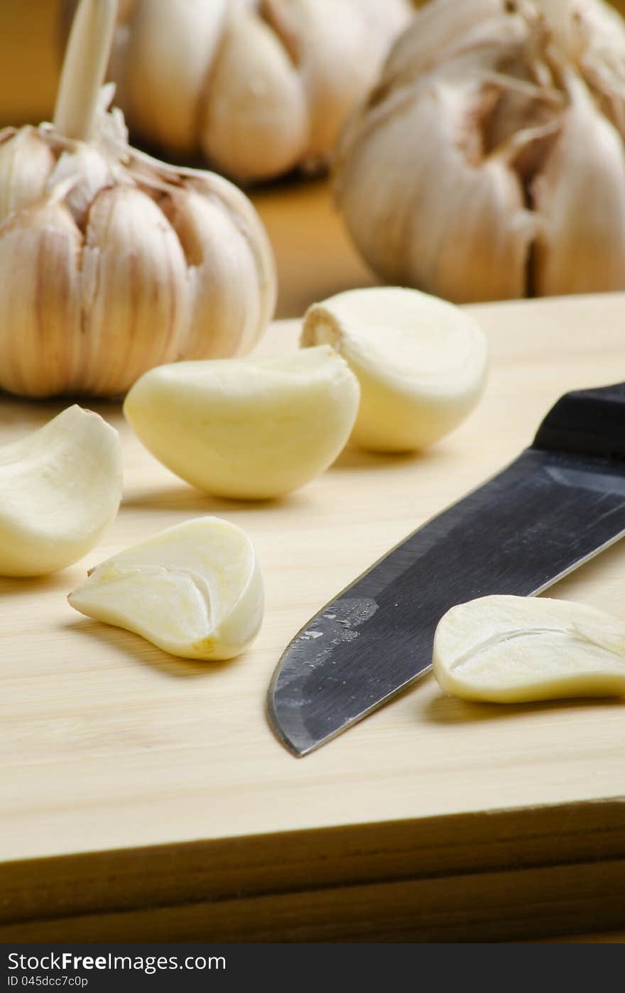 Garlic cloves and clusters