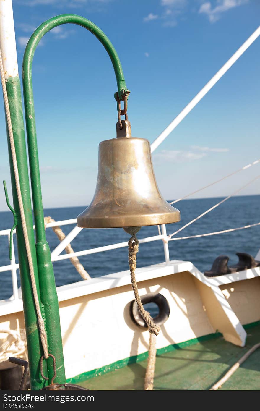 Bell ship