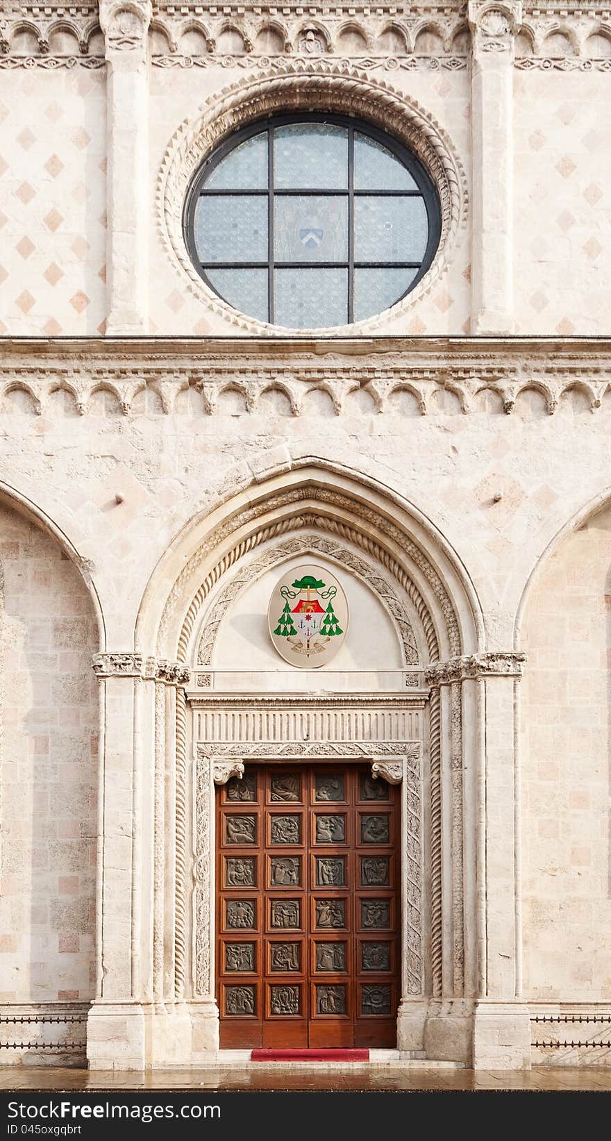 Front door of Vicenza's cathedral downtown