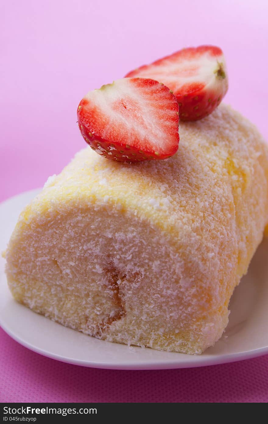 Strawberry cake, background is pink.