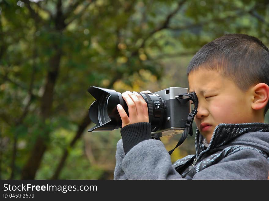 Photography-loving children，Photographer，Chinese. Photography-loving children，Photographer，Chinese