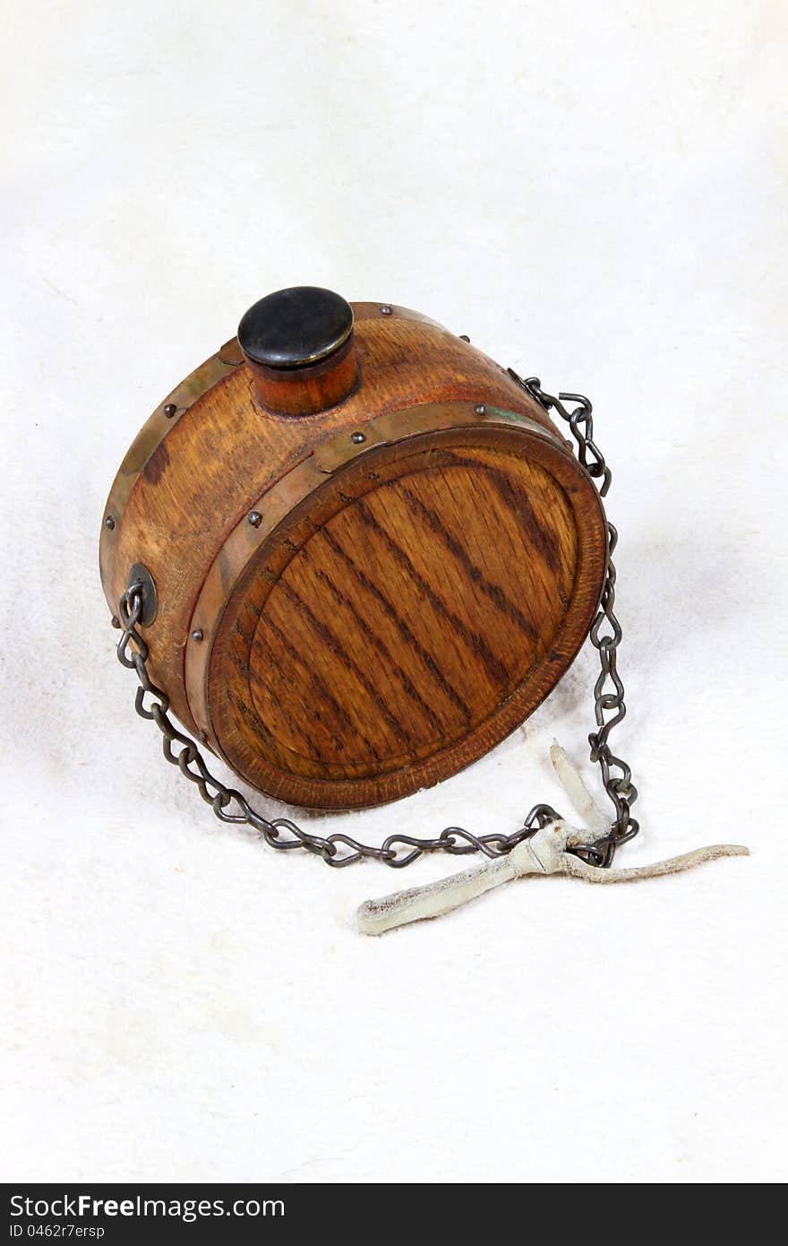 Vintage Oak Wood Drinking Canteen. Vintage Oak Wood Drinking Canteen