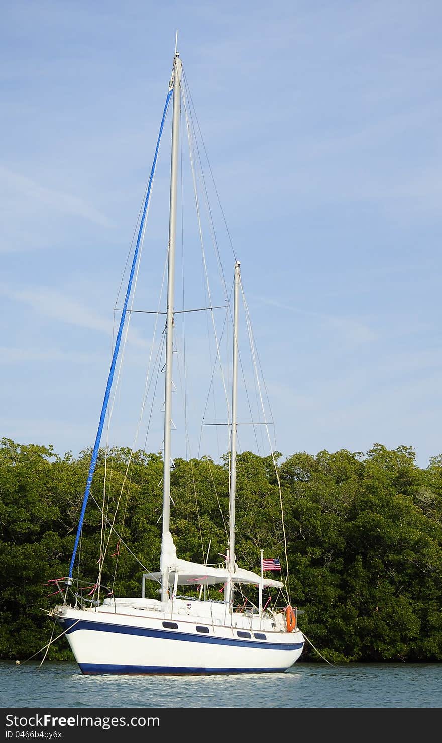 White sailboat in the near stump pass beach state park