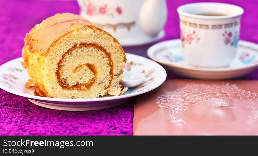 The sweets cake and tea are refreshments. The sweets cake and tea are refreshments