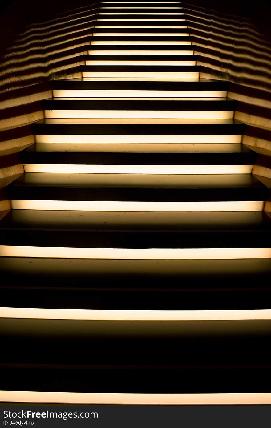 Stairs with double effect of descending and climbing. Stairs with double effect of descending and climbing