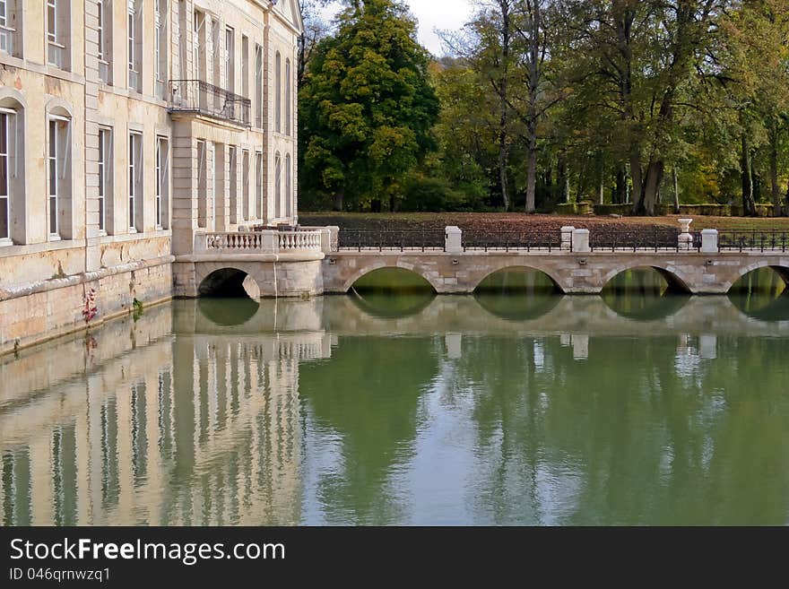 The chateau de Commarin (castle) is located in Burgundy, France. The castle is moated and a bridge leads to its entrance.