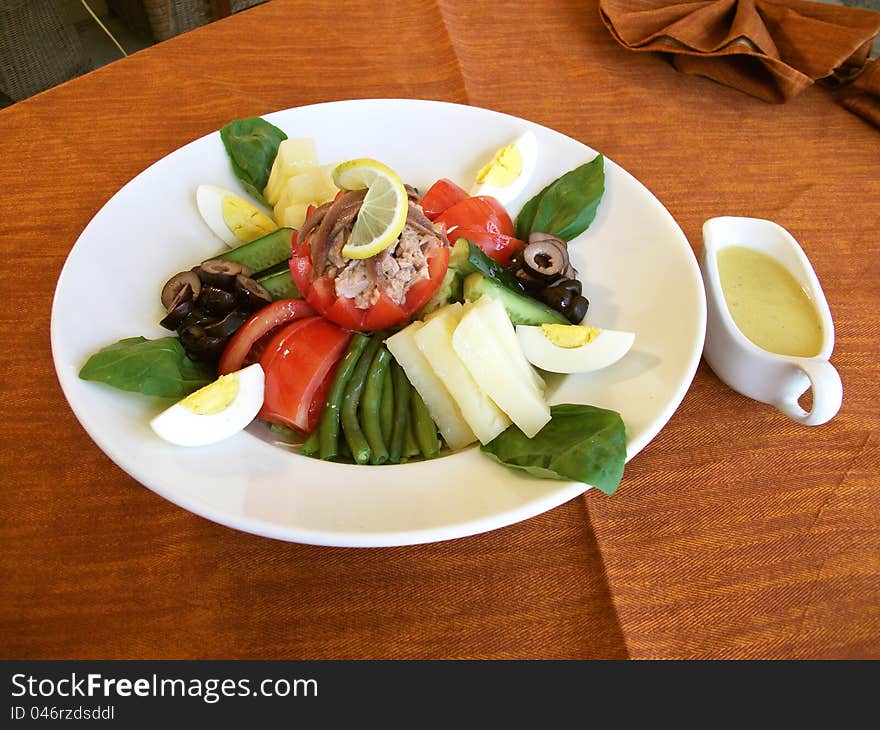 Green Salad With Tuna