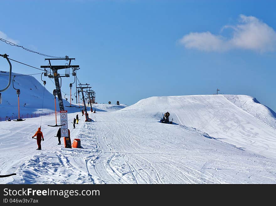 Skiers rising to the point of the start. Skiers rising to the point of the start