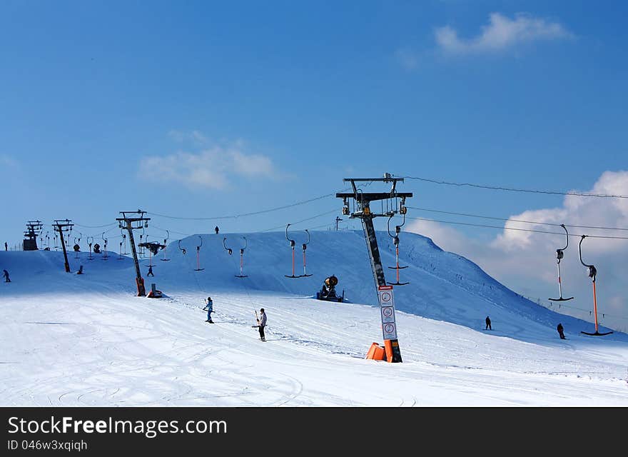 Skiers rising to the point of the start. Skiers rising to the point of the start