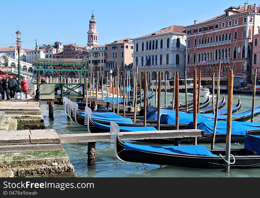 Gondola pier near Rialto bridge