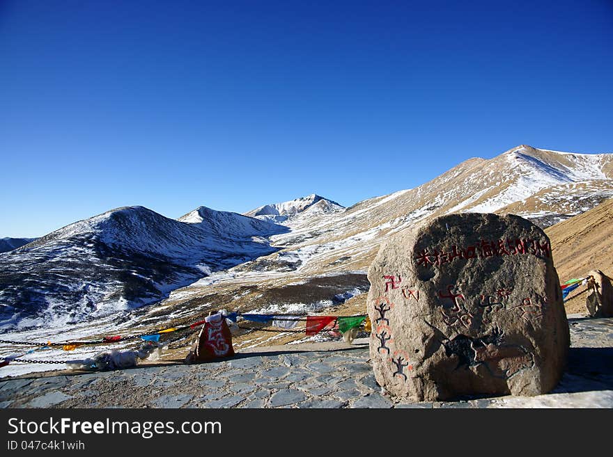 Gongbo'gyamda County, (Tibetan: Wylie kong po rgya mda' rdzong; Chinese: 工布江达县; Pinyin: Gōngbùjiāngdá Xiàn) is a county of the Nyingtri Prefecture in the Tibet Autonomous Region, lying approximately 275 km east of Lhasa at its central point. Its main geographical feature is Lake Basum Tso, a green lake of some 3700 metres above sea level. Gongbo'gyamda County, (Tibetan: Wylie kong po rgya mda' rdzong; Chinese: 工布江达县; Pinyin: Gōngbùjiāngdá Xiàn) is a county of the Nyingtri Prefecture in the Tibet Autonomous Region, lying approximately 275 km east of Lhasa at its central point. Its main geographical feature is Lake Basum Tso, a green lake of some 3700 metres above sea level.