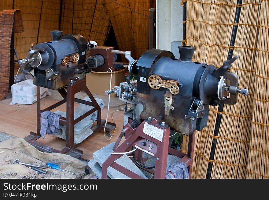 Automatic chestnut cooking machine