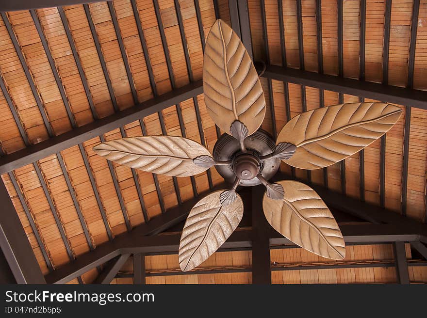 Fan With Leaf Shape Propeller