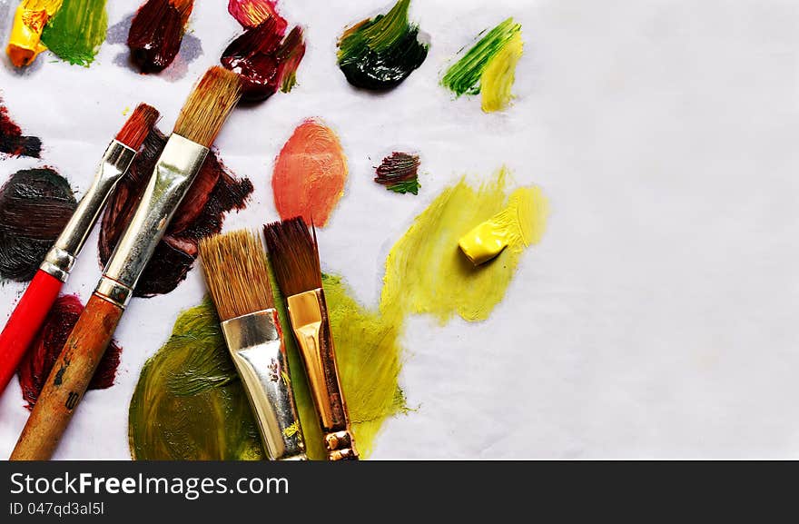 Paint brushes and different paint pigments