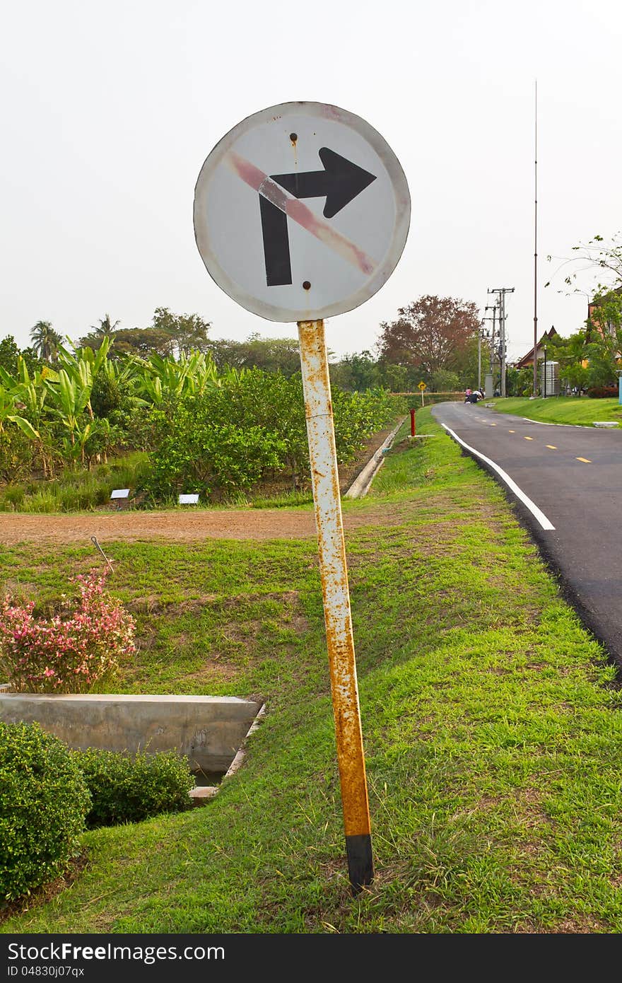 Old traffic sign, turn right. Old traffic sign, turn right.