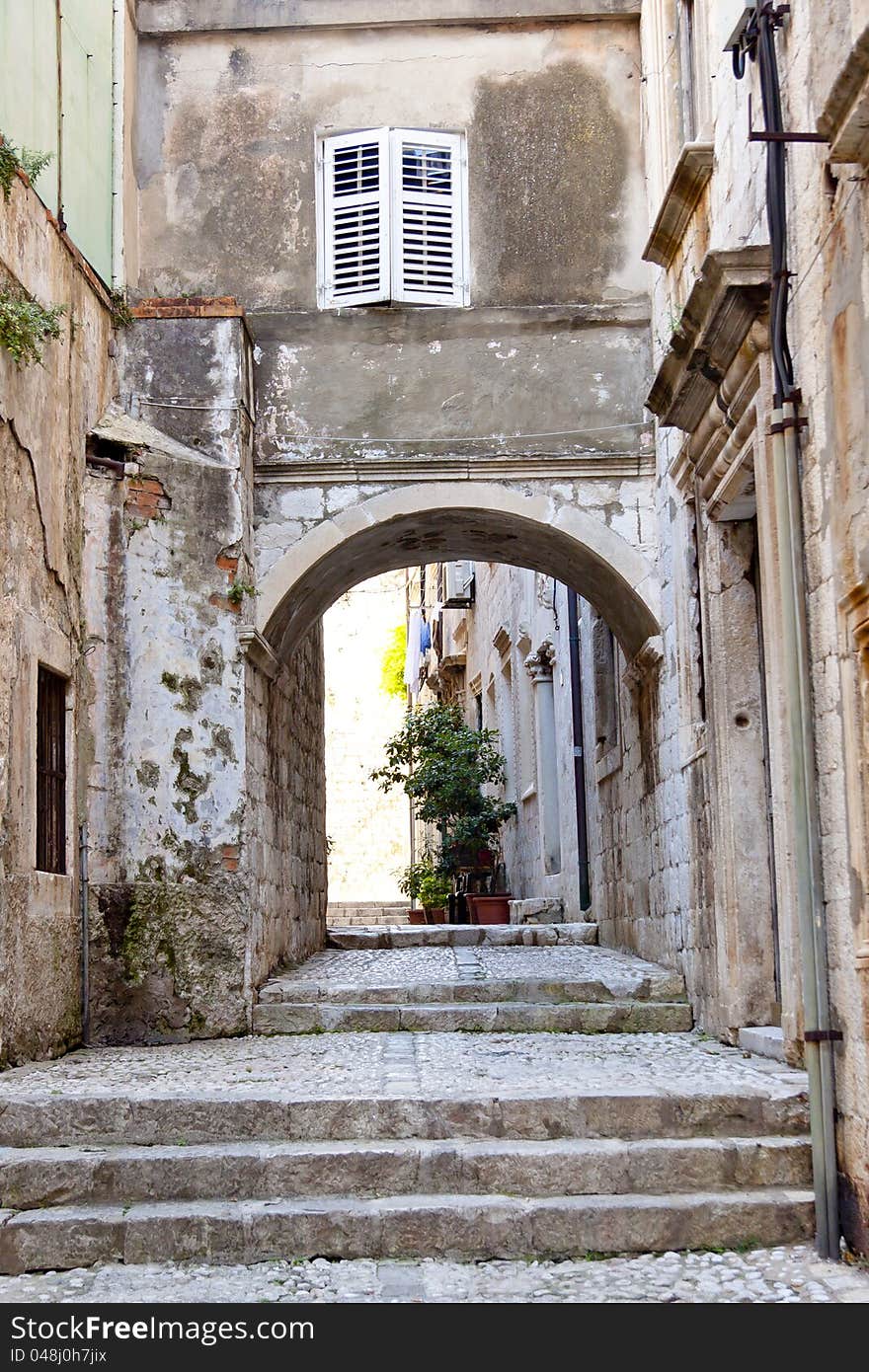 Narrow alley in Dubrovnik