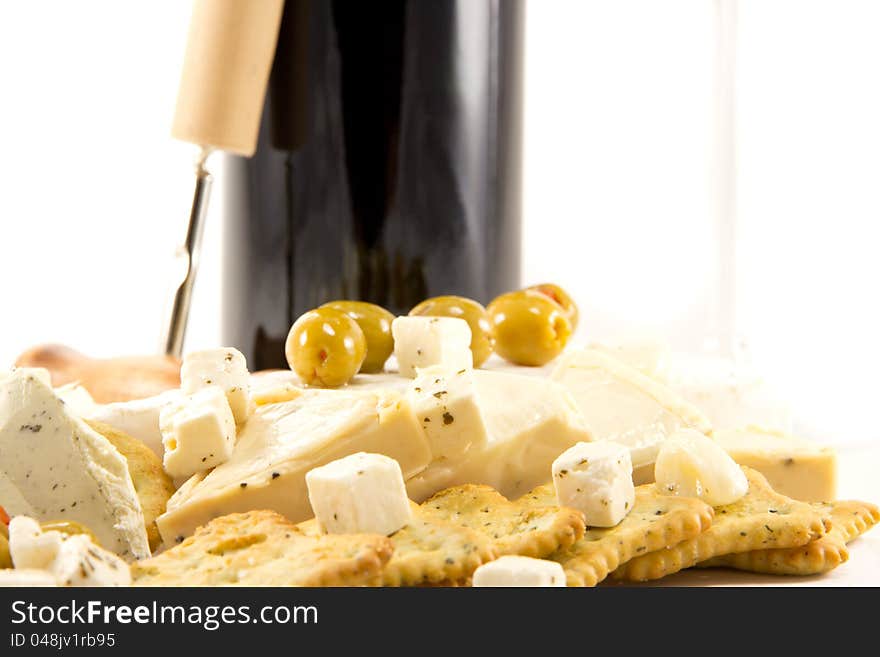 Feta cheese and red wine and crackers