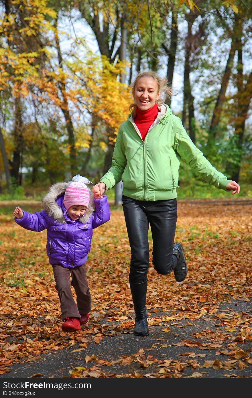 Woman  with her daughter in the autumn park