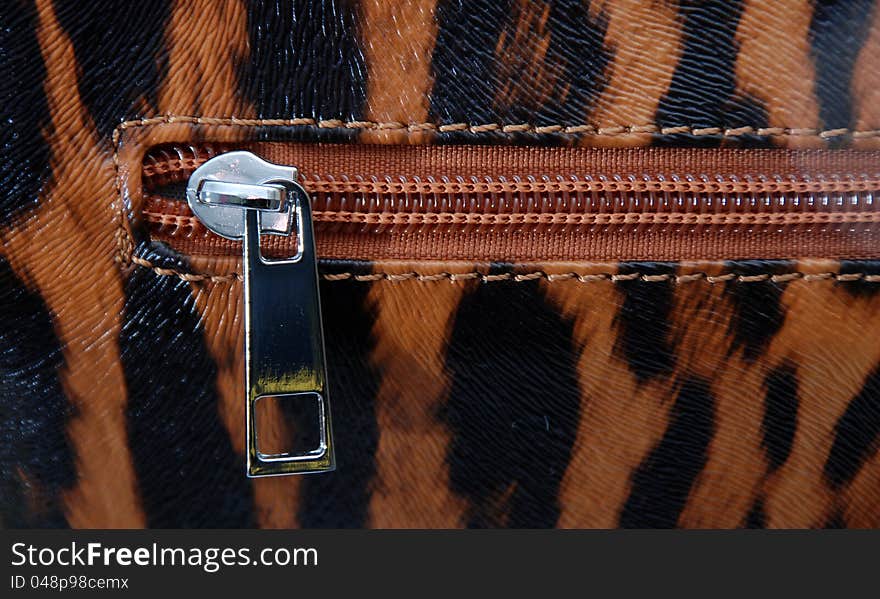 Picture of a brown Wallet zipper