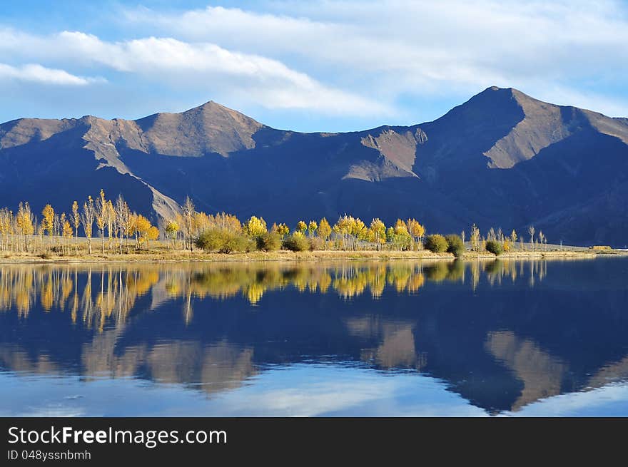 In October Lhasa River