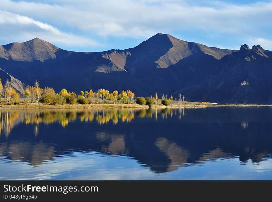 In October Lhasa River