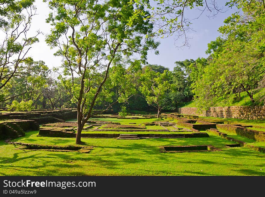 Sigiriya ( Lion's rock ) is a large stone and ancient palace ruin in the central Sri Lanka. Sigiriya ( Lion's rock ) is a large stone and ancient palace ruin in the central Sri Lanka