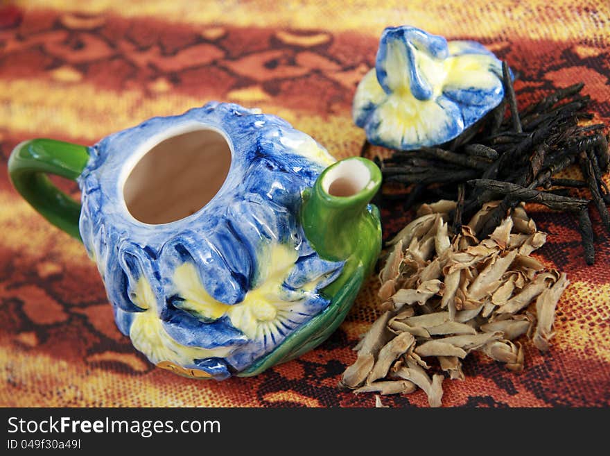 Teapot and two kidneys of tea. Teapot and two kidneys of tea