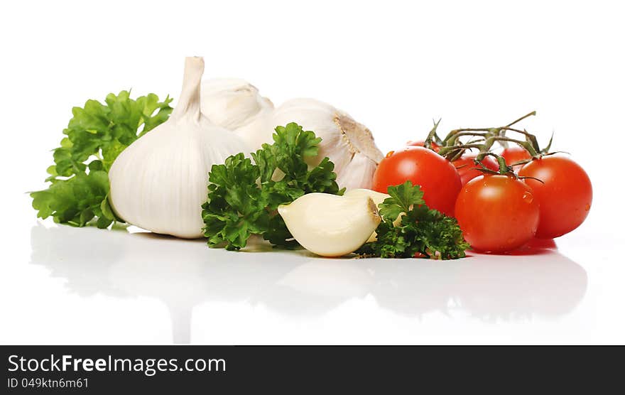 Close up of fresh garlic and tomatoes