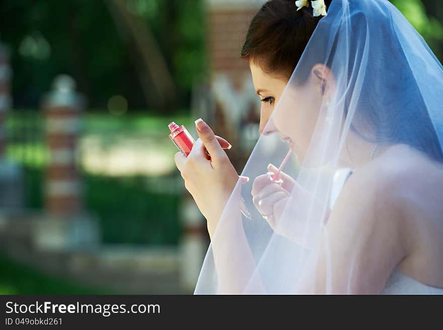 Makeup The Bride In Wedding Walk