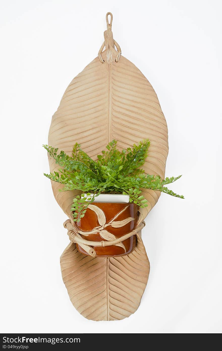 Pottery dry banana leaf with flowerpot